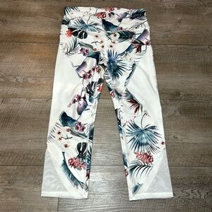 FLORAL GAP MID RISE CAPRIS - no tags never worn